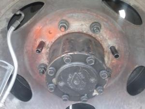 Rear wheel centering sleeves